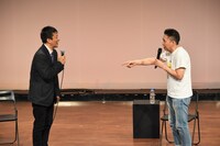 （左から）山田雅人、爆笑問題・太田。