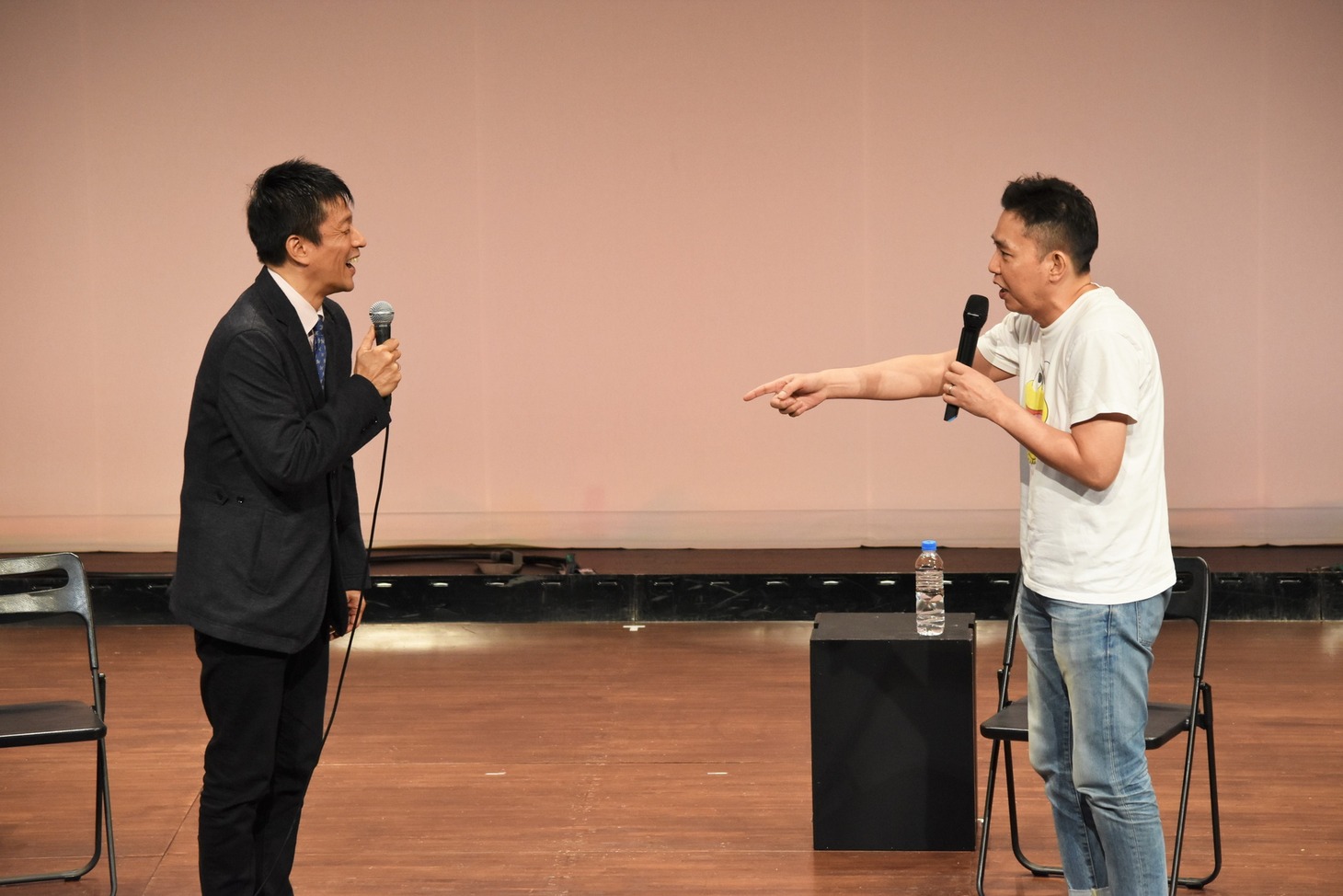 （左から）山田雅人、爆笑問題・太田。