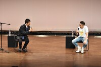 （左から）山田雅人、爆笑問題・太田。