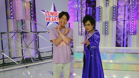 シュウペイ（左）と50PAこと松陰寺太勇（右）。(c)テレビ朝日