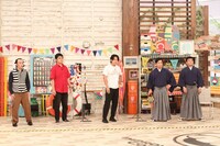 「さんまのお笑い向上委員会」に出演する（左から）ななまがり、マヂカルラブリー野田クリスタル、すゑひろがりず。(c)フジテレビ