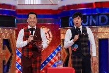 選考会MCの藤崎マーケット。