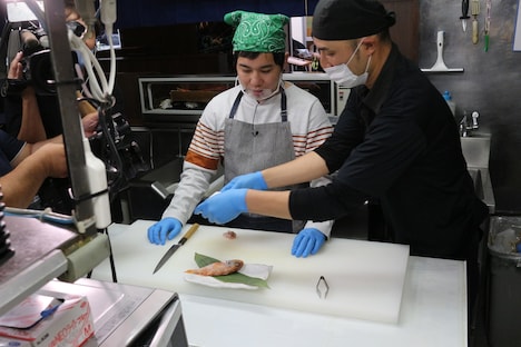 「冒険発掘バラエティ 霜降り明星のあてみなげ」より。(c)静岡朝日テレビ