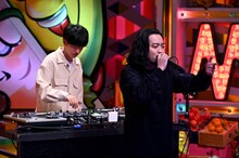 「バナナサンド」にゲスト出演するCreepy Nuts。(c)TBS