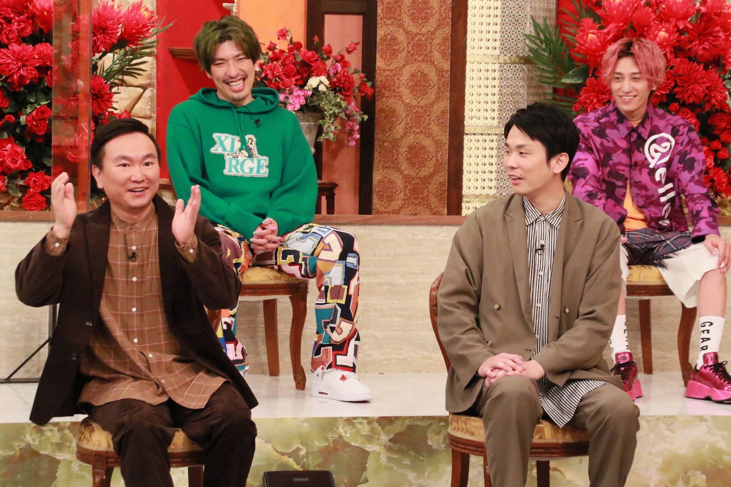 「ホンマでっか!?TV」に出演するかまいたち（前列）と、番組新レギュラーのEXIT。(c)フジテレビ