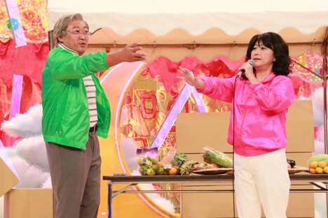 （左から）ロバート秋山、友近。(c)フジテレビ