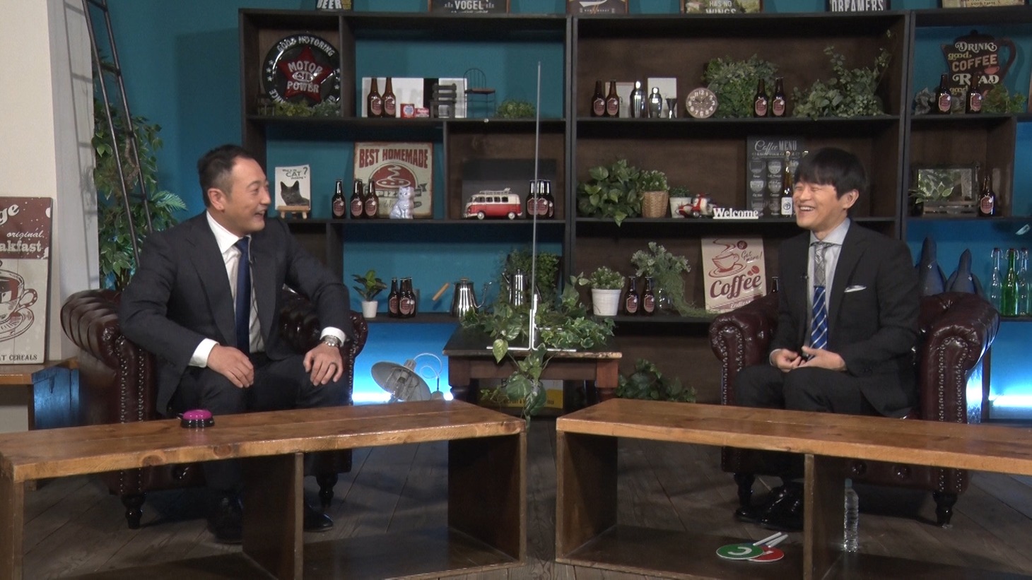 左から久保田博、バカリズム。