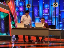 コントを披露するサンドウィッチマン。