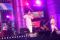 シュウペイ（中央）