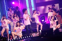 50PA生配信ライブのワンシーン。