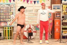 （左から）ハリウッドザコシショウ、野性爆弾くっきー！。(c)フジテレビ