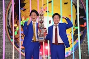 ネイビーズアフロ。左から皆川、はじり。(c)NHK