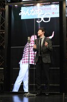 “ホログラム漫才”に挑戦する和牛。