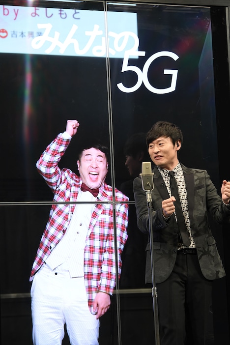 “ホログラム漫才”に挑戦する和牛。