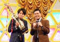 令和ロマン。左から高比良くるま、松井ケムリ。