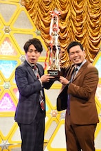 「令和2年度 NHK新人お笑い大賞」で優勝した令和ロマン。