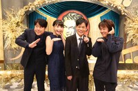 「ワラリズム」MCのネプチューンと渡邊渚アナ（左から2人目）。(c)フジテレビ