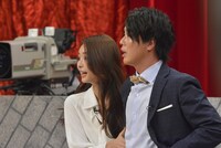 左から加治ひとみ、ぺこぱシュウペイ。(c)読売テレビ