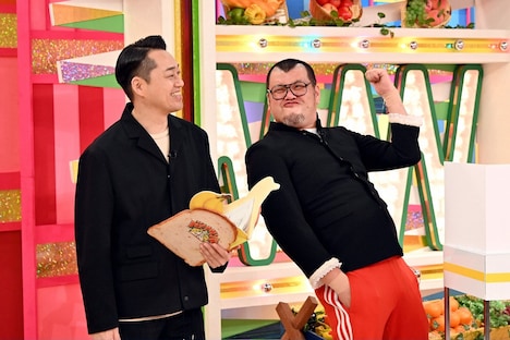 （左から）バナナマン設楽、野性爆弾くっきー！。(c)TBS