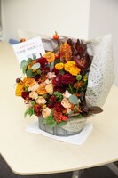 ファンから届いた花。（撮影：熊坂勉［fort］）