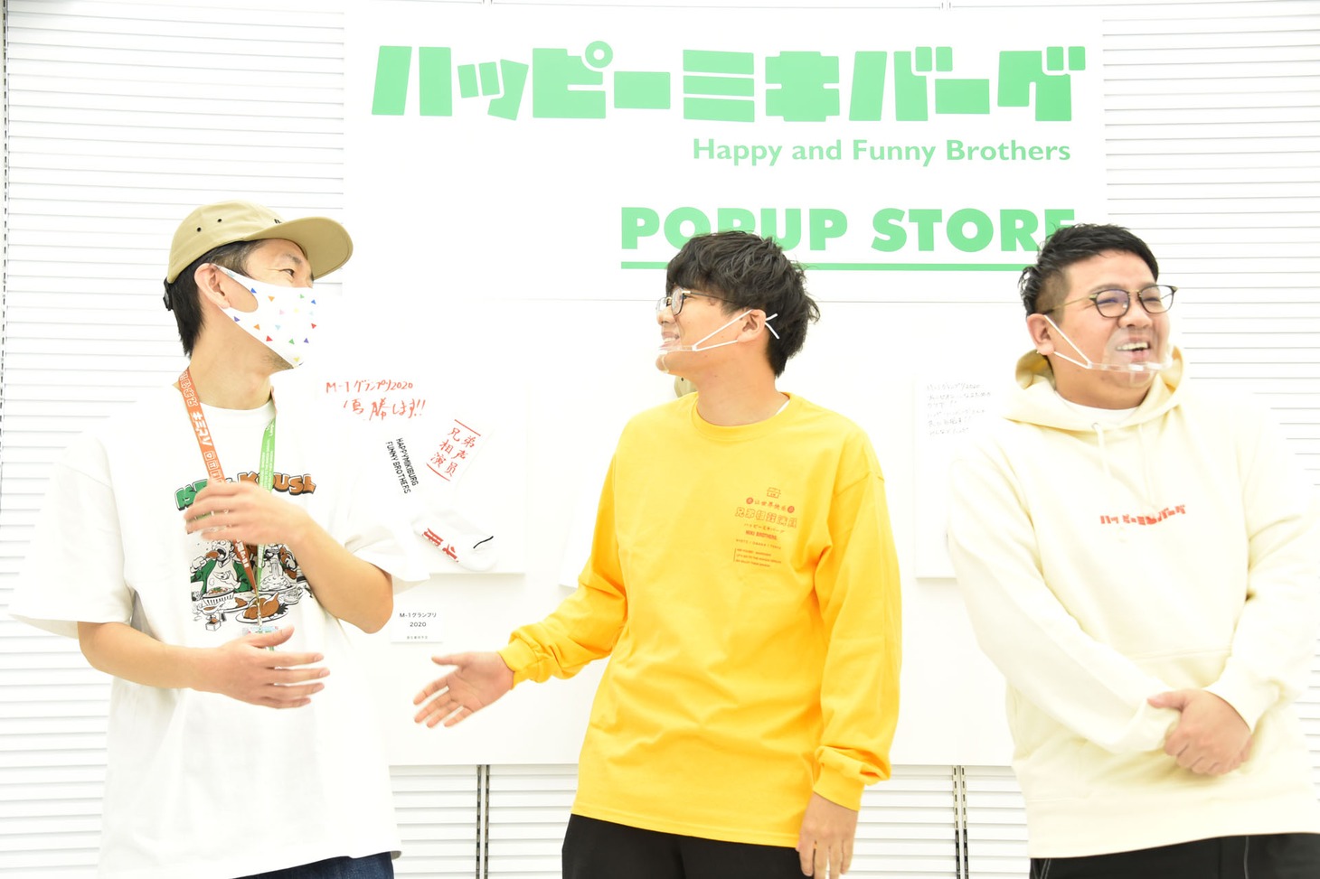 「ハッピーミキバーグ POPUP STORE」オープン初日の囲み取材の様子。