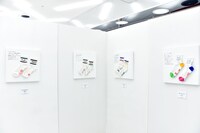 これまでミキが実際に着用してきた歴代のM-1必勝靴下。その年の大会にまつわるコメントが添えられている。