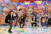 フットボールアワー後藤（左）らギター芸人たち。(c)テレビ朝日