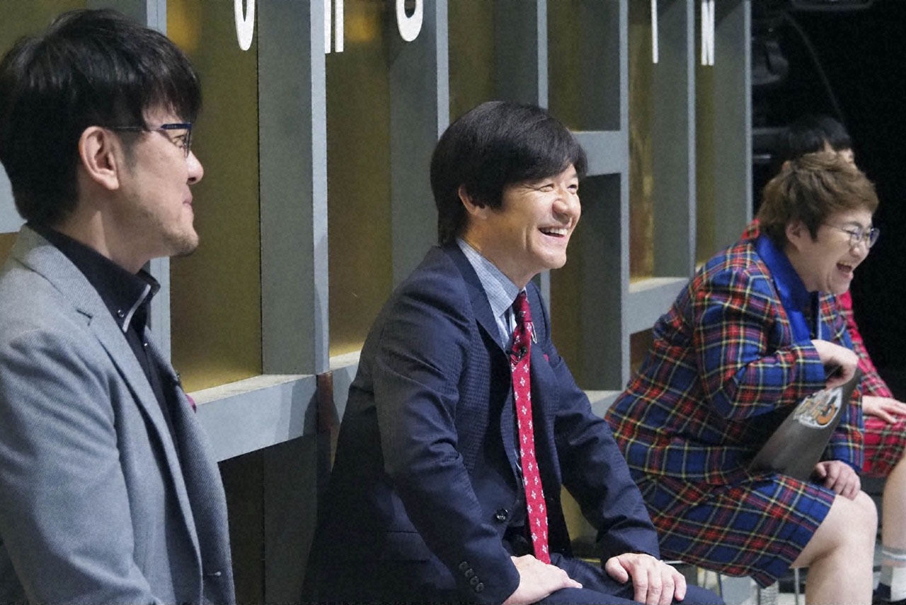 左から土田晃之、内村光良、ハリセンボン。