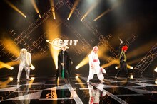 きつねと共に「KOUGU維新」のユニットコントを披露したEXIT。