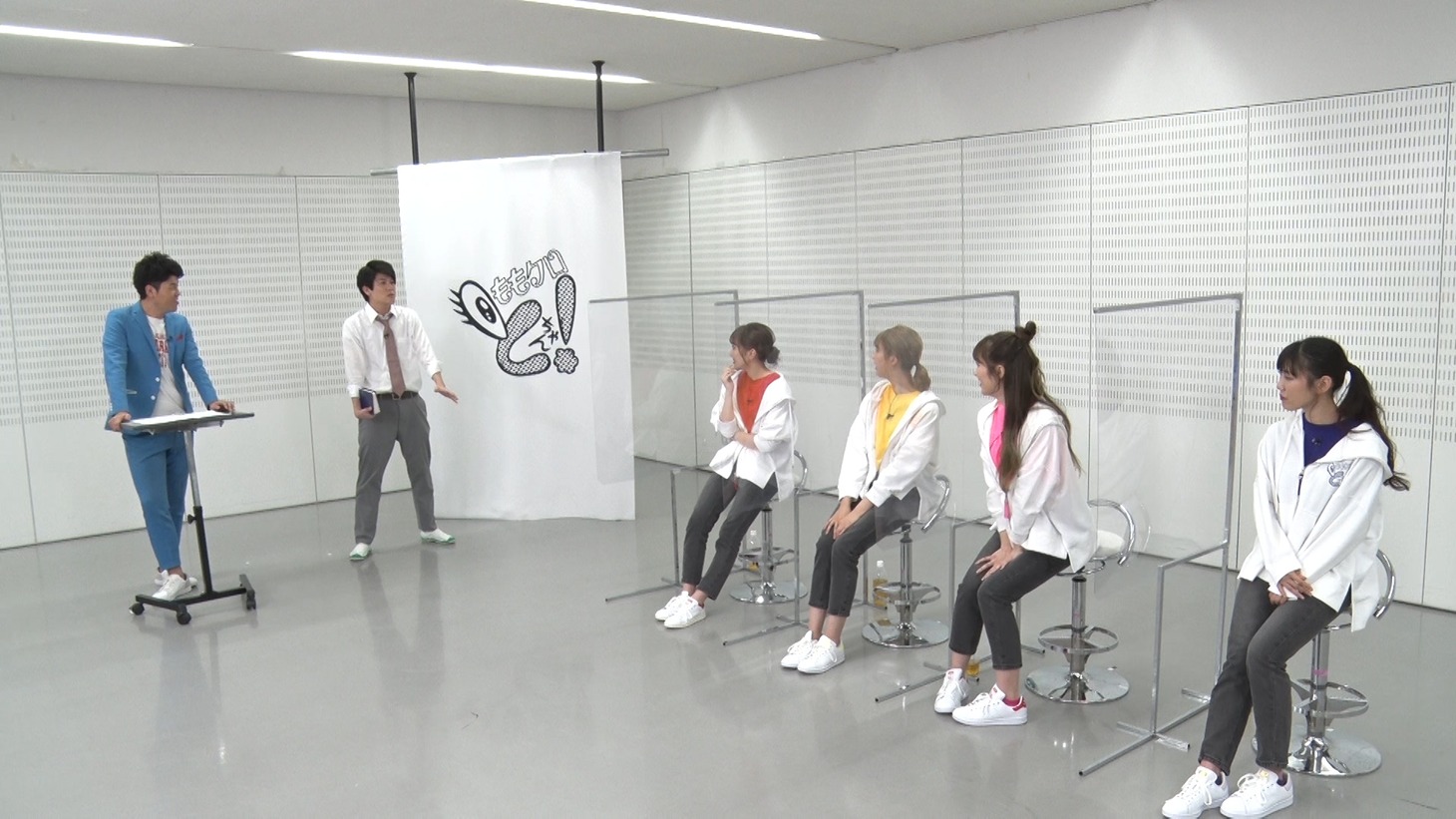 「ももクロちゃんと！」に出演する、ももいろクローバーZと、ゲストの土佐兄弟（左）。(c)テレビ朝日