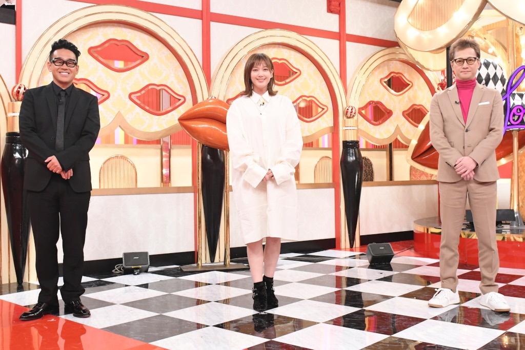 （左から）宮川大輔、本田翼、中居正広。(c)TBS