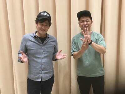 だーりんず。左から松本りんす、小田。