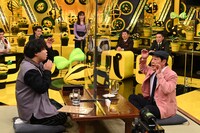 2ショットトークを繰り広げる（手前左から）宮下草薙・草薙、ダチョウ倶楽部・上島。(c)テレビ朝日