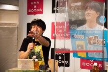 6万字削られた際の心境を表すジャルジャル福徳。