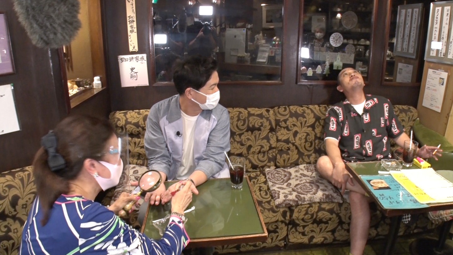 「今でも吸える喫茶店探訪!!」のワンシーン。(c)テレビ朝日
