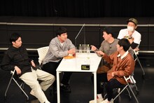 エレパレのテーマソングを歌い「ザ・エレクトリカルパレーズ」だったことを思い出すラフレクランきょん（左から2人目）。