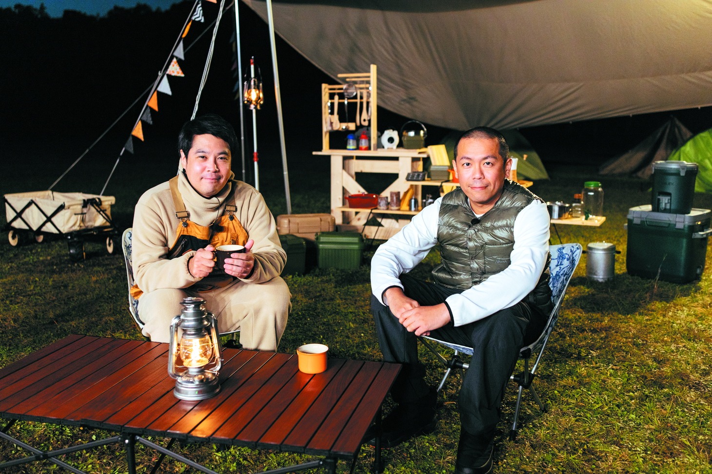 「タカアンドトシの今夜、宿ナシ二人旅SP 北海道 絶景キャンプ旅」に出演するタカアンドトシ。(c)UHB/YOSHIMOTO KOGYO