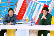 左から市川猿之助、霜降り明星・粗品。