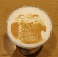 「笑い飯単独公演2020」仕様のアートラテ。