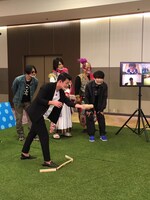 モルック対決の様子。