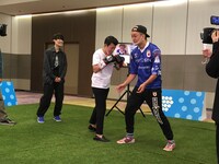 モルック対決の様子。