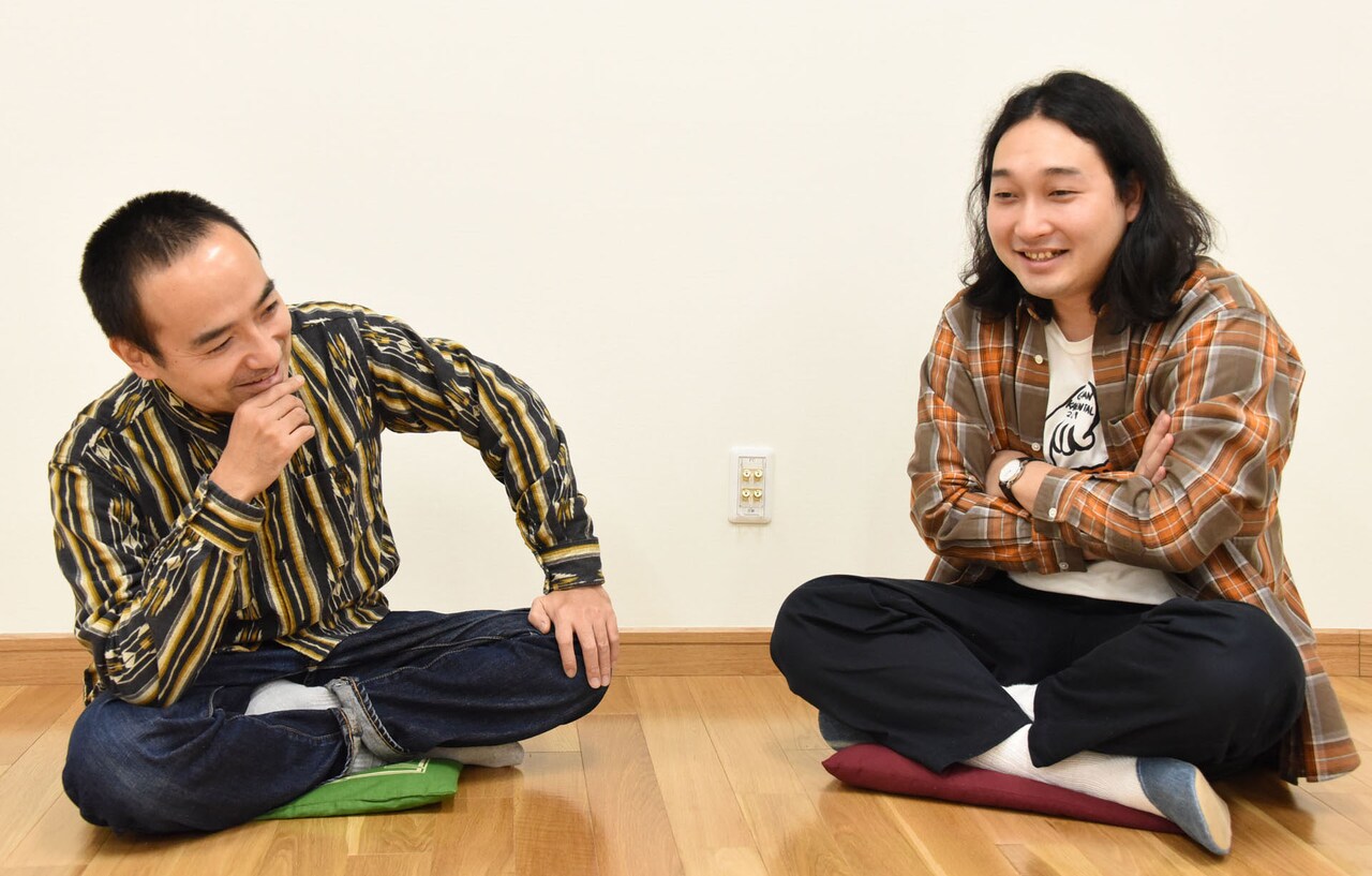 かもめんたる・う大（左）とかが屋・賀屋（右）。