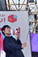 自撮りをする宮下草薙・宮下。