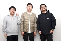 左からウエストランド井口、河本、TBSラジオの宮嵜守史プロデューサー。