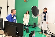 「テレビ千鳥」で「ノブナカなんなん?」のポスターを撮り直そうとする(左から)千鳥・大悟、弘中綾香アナ、千鳥ノブ。(c)テレビ朝日