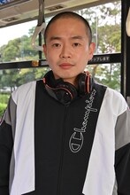 ドラマ「七人の秘書」で席を譲らない若者を演じるゾフィー上田。(c)テレビ朝日