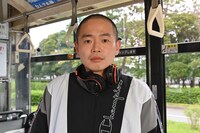 ドラマ「七人の秘書」で席を譲らない若者を演じるゾフィー上田。(c)テレビ朝日