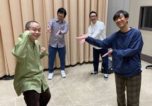 ゲスト出演したゾフィー上田（左端）と東京03。