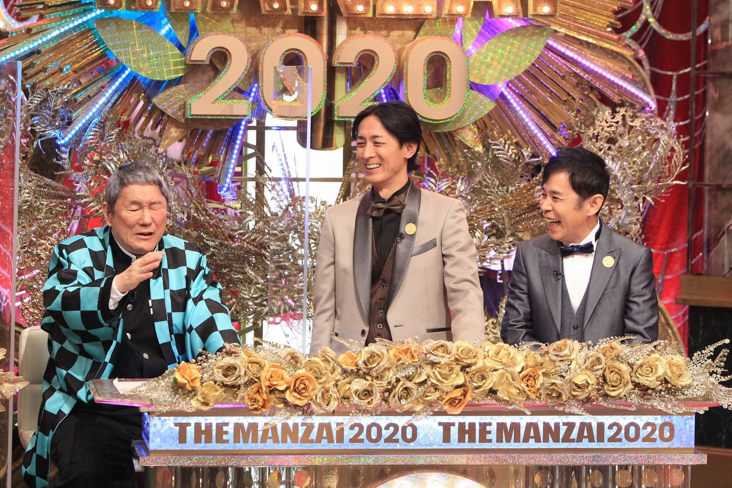 左からビートたけし、ナインティナイン。(c)フジテレビ