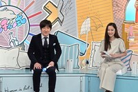 内村光良と堀田真由。